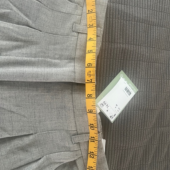 NWT H&M Women's High-Rise Tailored Wide-Leg Pleated Trousers, Size 6 - Picture 12 of 15